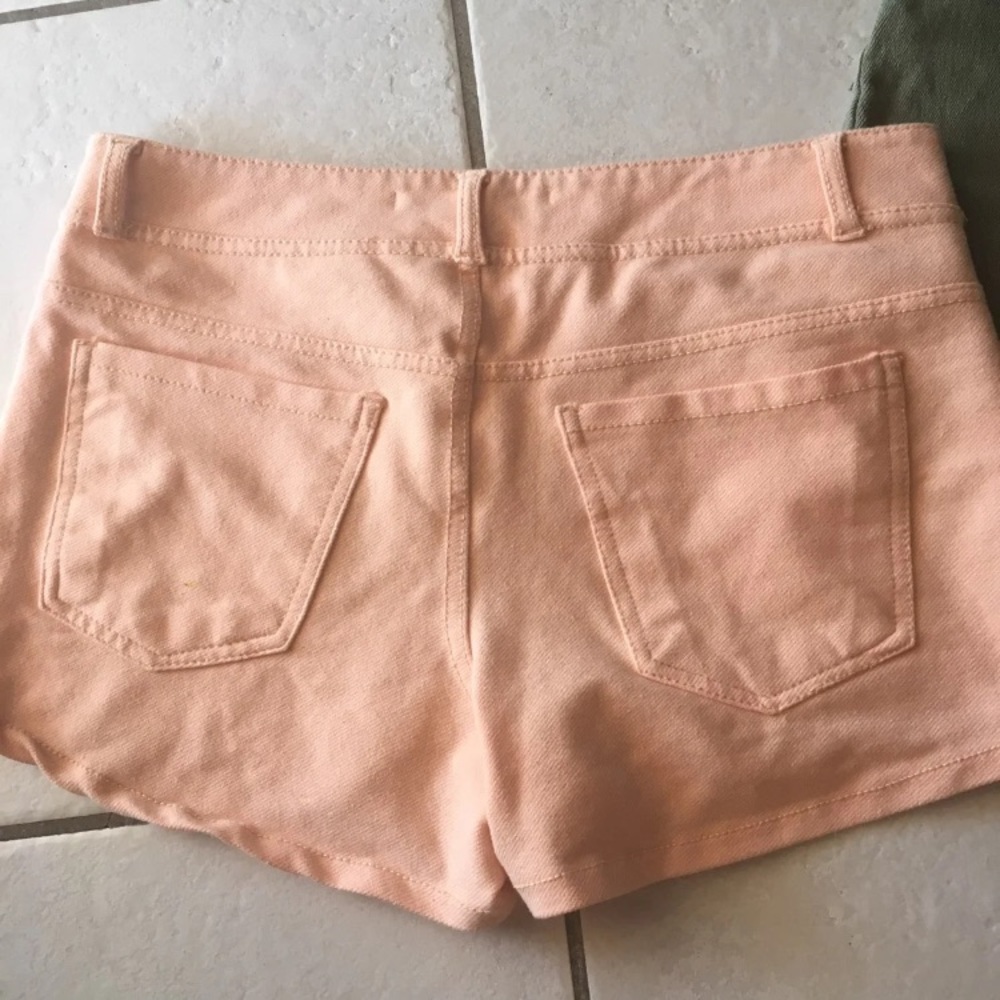 Shorts - Picture 3 of 6